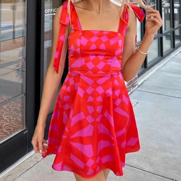 Super cute dress worn for a dinner one time! - Picture 2 of 3